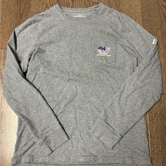 Vineyard Vines Charcoal Pond Hockey Whale Long Sleeve Tee size L - Picture 2 of 5